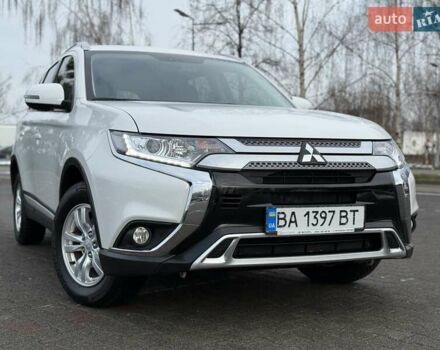 Белый Мицубиси Аутлендер, объемом двигателя 2 л и пробегом 45 тыс. км за 20200 $, фото 30 на Automoto.ua