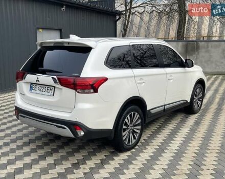 Белый Мицубиси Аутлендер, объемом двигателя 2.36 л и пробегом 112 тыс. км за 21500 $, фото 5 на Automoto.ua