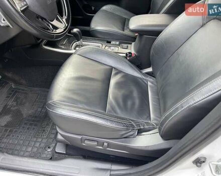 Белый Мицубиси Аутлендер, объемом двигателя 2.36 л и пробегом 112 тыс. км за 21500 $, фото 17 на Automoto.ua