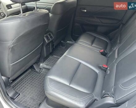 Белый Мицубиси Аутлендер, объемом двигателя 2.36 л и пробегом 112 тыс. км за 21500 $, фото 15 на Automoto.ua