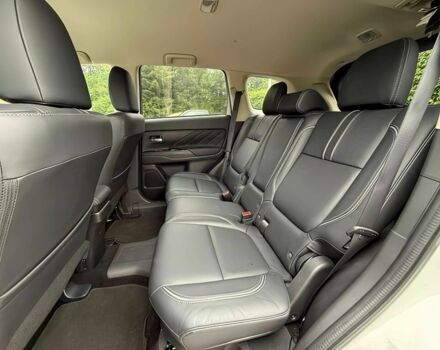 Мицубиси Аутлендер 2018 в Днепре (Днепропетровске) на Automoto.ua Белый Мицубиси Аутлендер, объемом двигателя 2 л и пробегом 37 тыс. км за 10000 $, фото 12 на Automoto.ua