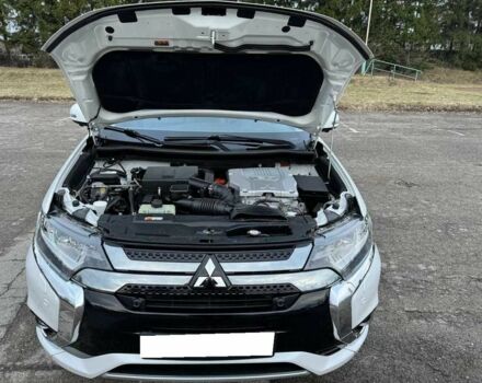 Білий Міцубісі Аутлендер, об'ємом двигуна 0 л та пробігом 130 тис. км за 17000 $, фото 8 на Automoto.ua