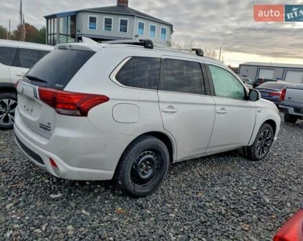 Білий Міцубісі Аутлендер, об'ємом двигуна 2 л та пробігом 117 тис. км за 4000 $, фото 3 на Automoto.ua