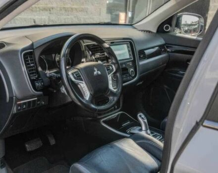 Белый Мицубиси Аутлендер, объемом двигателя 2 л и пробегом 89 тыс. км за 8500 $, фото 6 на Automoto.ua