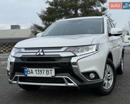 Белый Мицубиси Аутлендер, объемом двигателя 2 л и пробегом 45 тыс. км за 20200 $, фото 6 на Automoto.ua