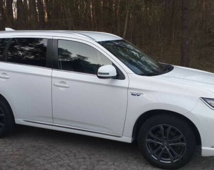 Білий Міцубісі Аутлендер, об'ємом двигуна 2.4 л та пробігом 45 тис. км за 12000 $, фото 4 на Automoto.ua