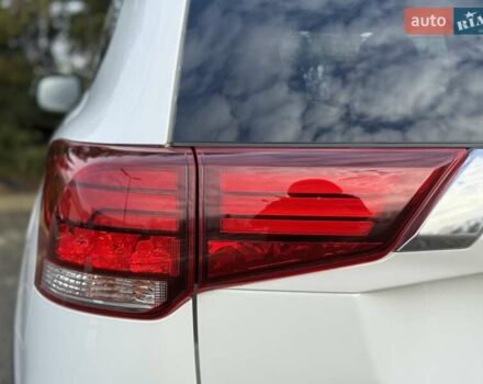 Белый Мицубиси Аутлендер, объемом двигателя 2 л и пробегом 45 тыс. км за 20200 $, фото 19 на Automoto.ua