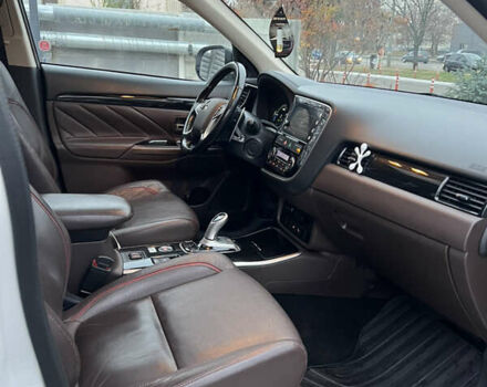 Білий Міцубісі Аутлендер, об'ємом двигуна 2 л та пробігом 191 тис. км за 18800 $, фото 11 на Automoto.ua