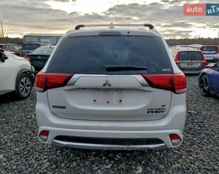 Білий Міцубісі Аутлендер, об'ємом двигуна 2 л та пробігом 117 тис. км за 4000 $, фото 2 на Automoto.ua