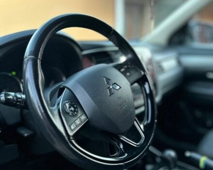 Білий Міцубісі Аутлендер, об'ємом двигуна 2 л та пробігом 161 тис. км за 18000 $, фото 5 на Automoto.ua