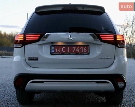 Міцубісі Аутлендер 2018 у Дрогобичі на Automoto.ua Білий Міцубісі Аутлендер, об'ємом двигуна 2.4 л та пробігом 59 тис. км за 17999 $, фото 5 на Automoto.ua