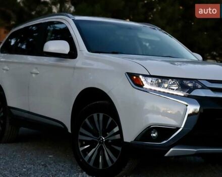 Міцубісі Аутлендер 2018 у Дрогобичі на Automoto.ua Білий Міцубісі Аутлендер, об'ємом двигуна 2.4 л та пробігом 59 тис. км за 17999 $, фото 19 на Automoto.ua