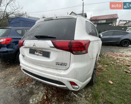 Белый Мицубиси Аутлендер, объемом двигателя 2 л и пробегом 142 тыс. км за 17400 $, фото 4 на Automoto.ua
