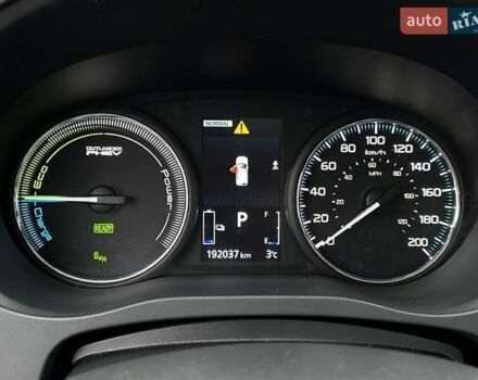 Белый Мицубиси Аутлендер, объемом двигателя 2 л и пробегом 192 тыс. км за 19500 $, фото 25 на Automoto.ua