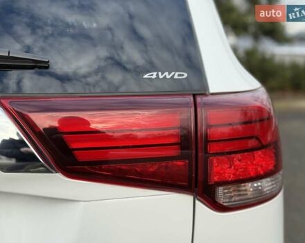 Белый Мицубиси Аутлендер, объемом двигателя 2 л и пробегом 45 тыс. км за 20200 $, фото 20 на Automoto.ua