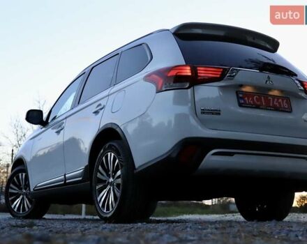 Міцубісі Аутлендер 2018 у Дрогобичі на Automoto.ua Білий Міцубісі Аутлендер, об'ємом двигуна 2.4 л та пробігом 59 тис. км за 17999 $, фото 16 на Automoto.ua