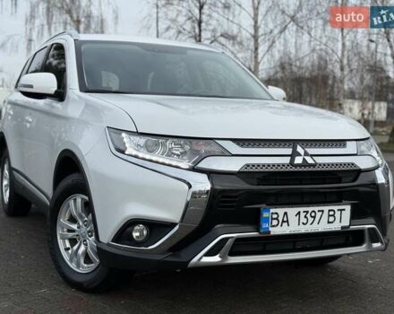 Белый Мицубиси Аутлендер, объемом двигателя 2 л и пробегом 45 тыс. км за 20200 $, фото 29 на Automoto.ua