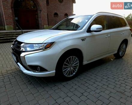 Мицубиси Аутлендер 2018 в Львове на Automoto.ua Белый Мицубиси Аутлендер, объемом двигателя 2 л и пробегом 177 тыс. км за 19950 $, фото 13 на Automoto.ua