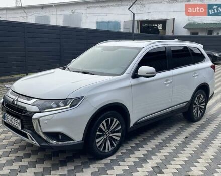 Белый Мицубиси Аутлендер, объемом двигателя 2.36 л и пробегом 112 тыс. км за 21500 $, фото 3 на Automoto.ua