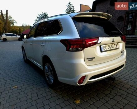 Білий Міцубісі Аутлендер, об'ємом двигуна 2 л та пробігом 177 тис. км за 19850 $, фото 12 на Automoto.ua
