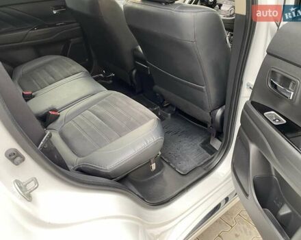 Білий Міцубісі Аутлендер, об'ємом двигуна 2 л та пробігом 118 тис. км за 17800 $, фото 49 на Automoto.ua