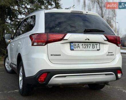 Белый Мицубиси Аутлендер, объемом двигателя 2 л и пробегом 45 тыс. км за 20200 $, фото 16 на Automoto.ua