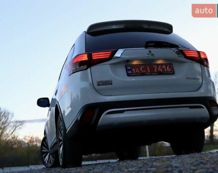 Міцубісі Аутлендер 2018 у Дрогобичі на Automoto.ua Білий Міцубісі Аутлендер, об'ємом двигуна 2.4 л та пробігом 59 тис. км за 17999 $, фото 43 на Automoto.ua