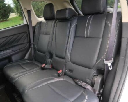 Білий Міцубісі Аутлендер, об'ємом двигуна 2 л та пробігом 44 тис. км за 12500 $, фото 14 на Automoto.ua