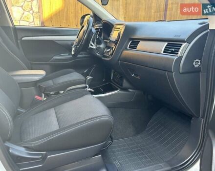 Белый Мицубиси Аутлендер, объемом двигателя 2 л и пробегом 56 тыс. км за 19400 $, фото 33 на Automoto.ua