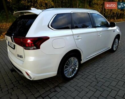 Мицубиси Аутлендер 2018 в Львове на Automoto.ua Белый Мицубиси Аутлендер, объемом двигателя 2 л и пробегом 177 тыс. км за 19950 $, фото 6 на Automoto.ua
