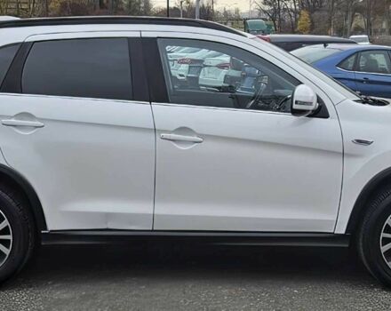 Білий Міцубісі Аутлендер, об'ємом двигуна 2.4 л та пробігом 30 тис. км за 10500 $, фото 6 на Automoto.ua