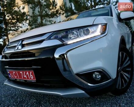 Міцубісі Аутлендер 2018 у Дрогобичі на Automoto.ua Білий Міцубісі Аутлендер, об'ємом двигуна 2.4 л та пробігом 59 тис. км за 17999 $, фото 31 на Automoto.ua
