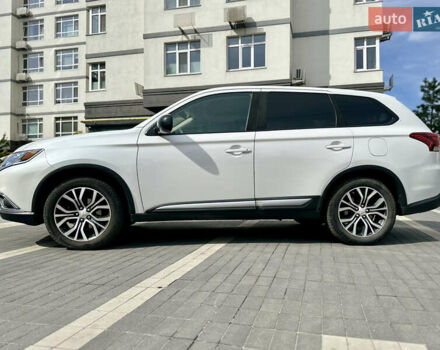 Мицубиси Аутлендер 2018 в Борисполе на Automoto.ua Белый Мицубиси Аутлендер, объемом двигателя 2.36 л и пробегом 92 тыс. км за 16900 $, фото 18 на Automoto.ua