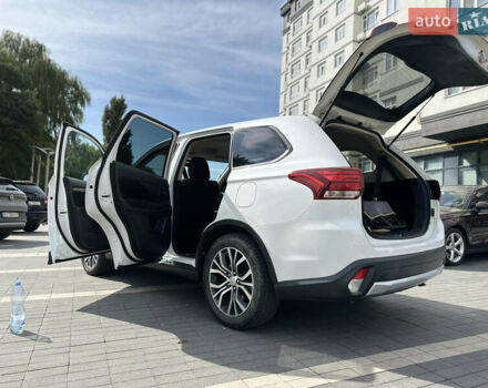 Мицубиси Аутлендер 2018 в Борисполе на Automoto.ua Белый Мицубиси Аутлендер, объемом двигателя 2.36 л и пробегом 92 тыс. км за 16900 $, фото 26 на Automoto.ua