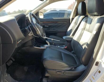 Белый Мицубиси Аутлендер, объемом двигателя 2 л и пробегом 129 тыс. км за 5100 $, фото 6 на Automoto.ua