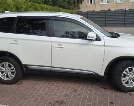Мицубиси Аутлендер 2018 в Житомире на Automoto.ua Белый Мицубиси Аутлендер, объемом двигателя 2.36 л и пробегом 282 тыс. км за 15500 $, фото 3 на Automoto.ua