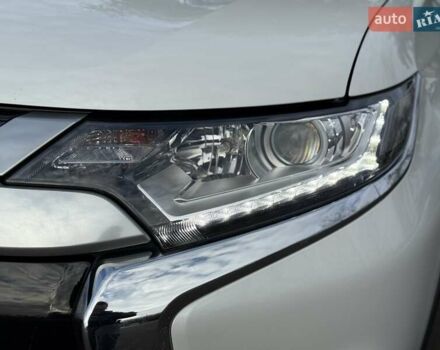 Белый Мицубиси Аутлендер, объемом двигателя 2 л и пробегом 45 тыс. км за 20200 $, фото 39 на Automoto.ua