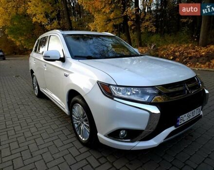 Мицубиси Аутлендер 2018 в Львове на Automoto.ua Белый Мицубиси Аутлендер, объемом двигателя 2 л и пробегом 177 тыс. км за 19950 $, фото 20 на Automoto.ua