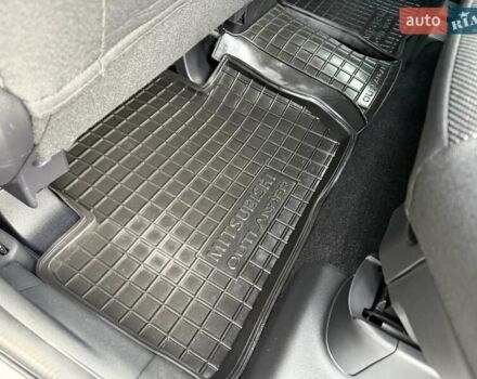 Белый Мицубиси Аутлендер, объемом двигателя 2 л и пробегом 45 тыс. км за 20200 $, фото 53 на Automoto.ua