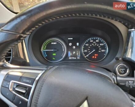 Мицубиси Аутлендер 2018 в Тернополе на Automoto.ua Белый Мицубиси Аутлендер, объемом двигателя 2 л и пробегом 96 тыс. км за 18900 $, фото 14 на Automoto.ua