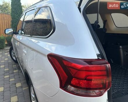 Белый Мицубиси Аутлендер, объемом двигателя 2 л и пробегом 56 тыс. км за 19400 $, фото 19 на Automoto.ua