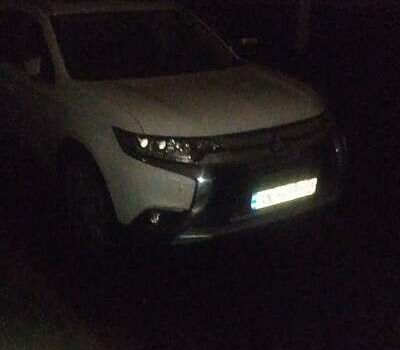 Білий Міцубісі Аутлендер, об'ємом двигуна 2.36 л та пробігом 50 тис. км за 27000 $, фото 1 на Automoto.ua