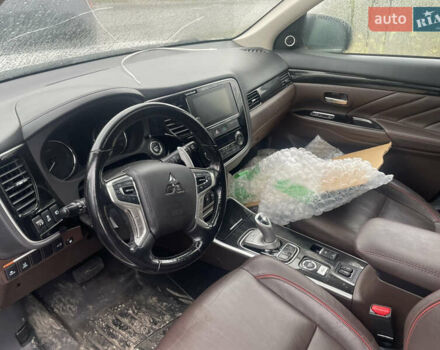 Белый Мицубиси Аутлендер, объемом двигателя 2 л и пробегом 142 тыс. км за 17400 $, фото 10 на Automoto.ua