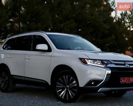 Міцубісі Аутлендер 2018 у Дрогобичі на Automoto.ua Білий Міцубісі Аутлендер, об'ємом двигуна 2.4 л та пробігом 59 тис. км за 17999 $, фото 8 на Automoto.ua