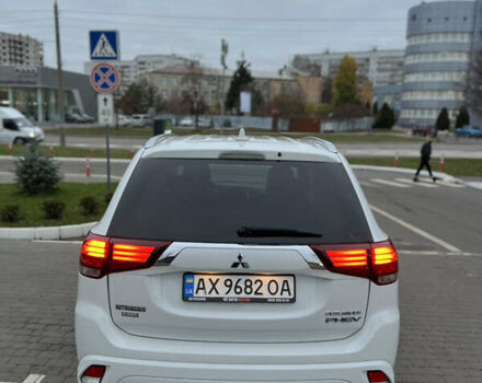 Білий Міцубісі Аутлендер, об'ємом двигуна 2 л та пробігом 191 тис. км за 18800 $, фото 5 на Automoto.ua