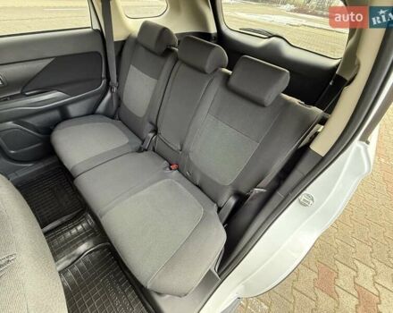 Белый Мицубиси Аутлендер, объемом двигателя 2 л и пробегом 45 тыс. км за 20200 $, фото 54 на Automoto.ua