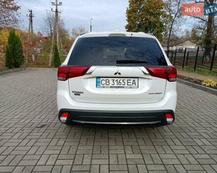 Белый Мицубиси Аутлендер, объемом двигателя 2.36 л и пробегом 39 тыс. км за 17999 $, фото 6 на Automoto.ua