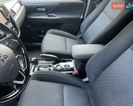 Белый Мицубиси Аутлендер, объемом двигателя 2 л и пробегом 56 тыс. км за 19400 $, фото 56 на Automoto.ua