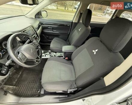 Белый Мицубиси Аутлендер, объемом двигателя 2 л и пробегом 45 тыс. км за 20200 $, фото 43 на Automoto.ua