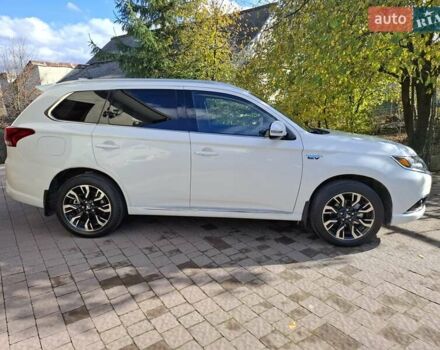 Мицубиси Аутлендер 2018 в Тернополе на Automoto.ua Белый Мицубиси Аутлендер, объемом двигателя 2 л и пробегом 96 тыс. км за 18900 $, фото 3 на Automoto.ua